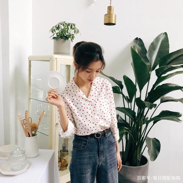 “小衬衫”配初秋，换季时节这样穿，简约又不失高级感！