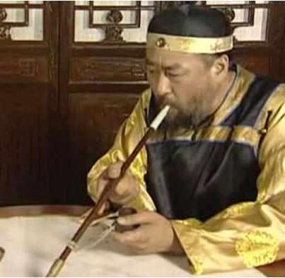 八旗旗主大还是亲王大？混的最惨的八旗旗主是谁