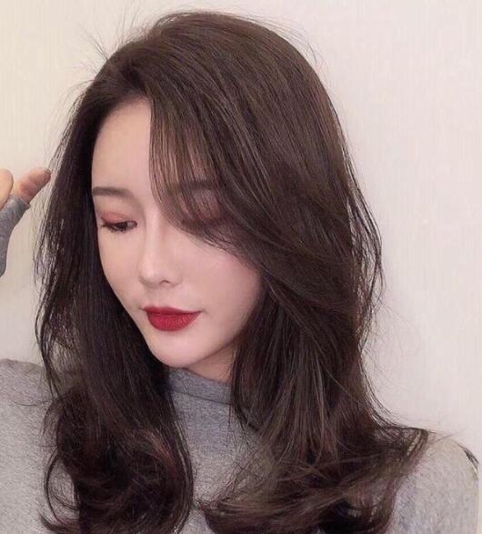 烫发发型女中长发,中长发女生可以参考一下
