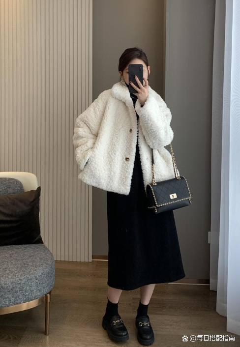 建议中年女人：尽量少穿这5件“土气”外套，不是显老气就是廉价！