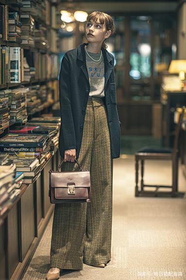 女人不管你是什么身材，建议少穿这3种“下装”，容易又丑又显胖！