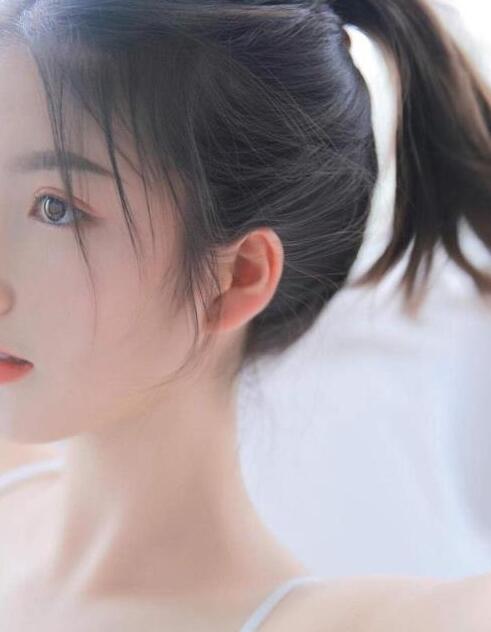 女神范直发发型2022 无需打理的长直发发型