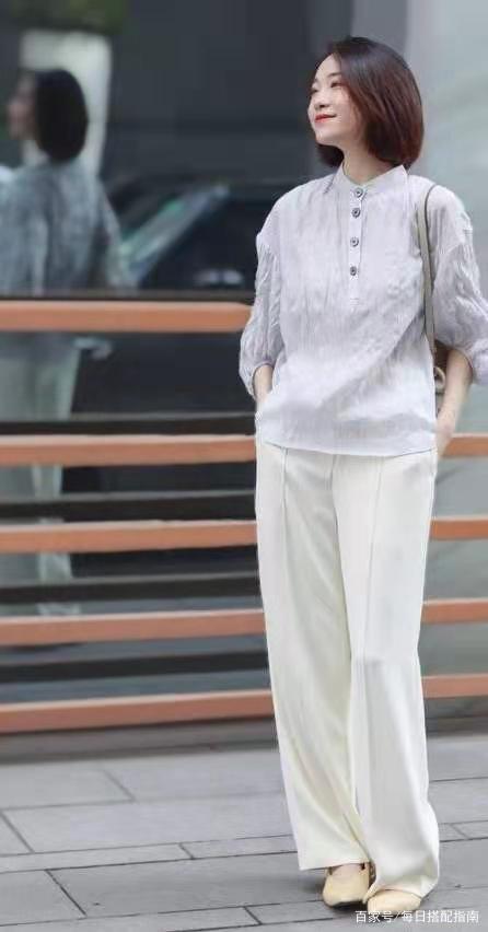 中年女性穿衬衫怎么搭才高级？学会这4个搭配思路，养眼又显年轻！