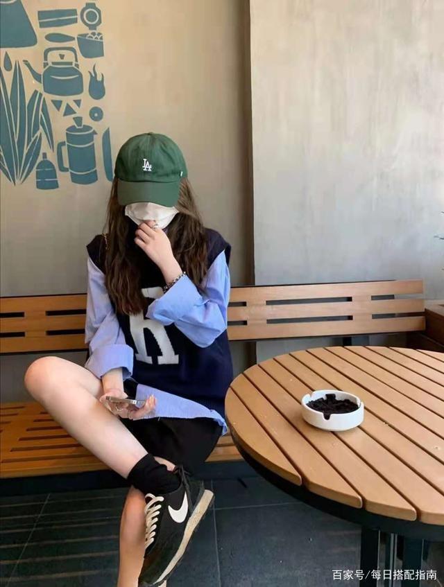 衣服在精不在多，秋天有这4件经典款就够了，时髦百搭又显气质！