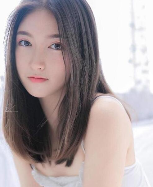 女神范直发发型2022 无需打理的长直发发型