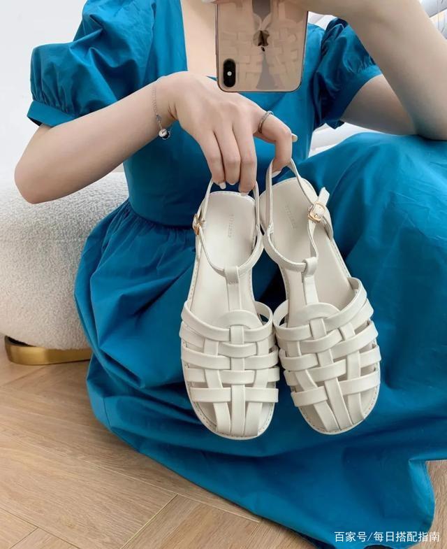 这双鞋看着笨重又“有点丑”，为什么这么多人喜欢？