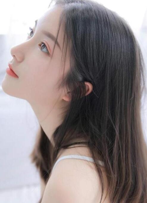 女神范直发发型2022 无需打理的长直发发型