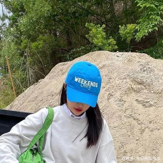 夏天想穿得好看，颜色很重要！这个“高级色”时髦也百搭，别错过！
