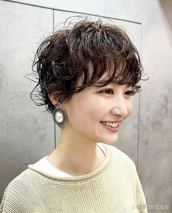 头发细软、发量还少的女生，怎么做造型才能更好看且持久？