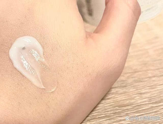 特别适合秋天的4款大牌面霜，价格不贵配置丝毫不含糊，想要的功效它们都能满足。