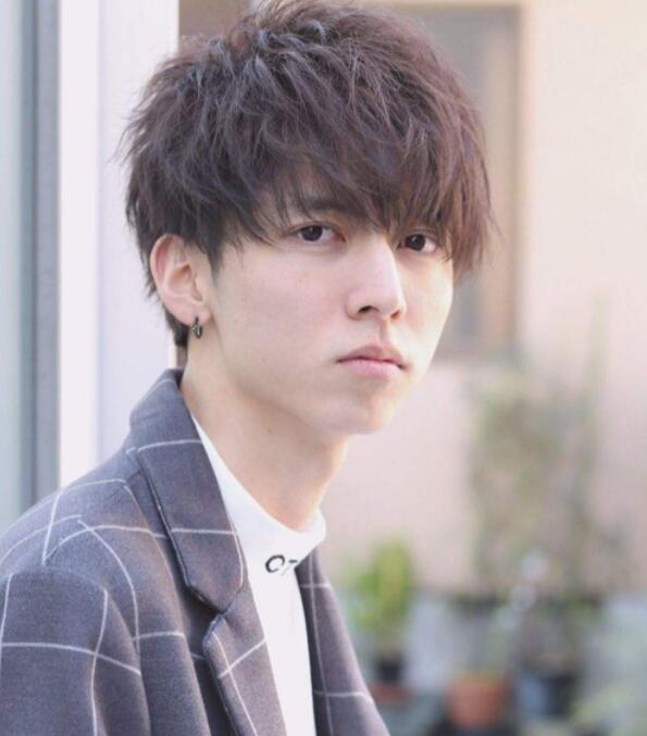 最新男生烫发蓬松,可奶可攻超级帅