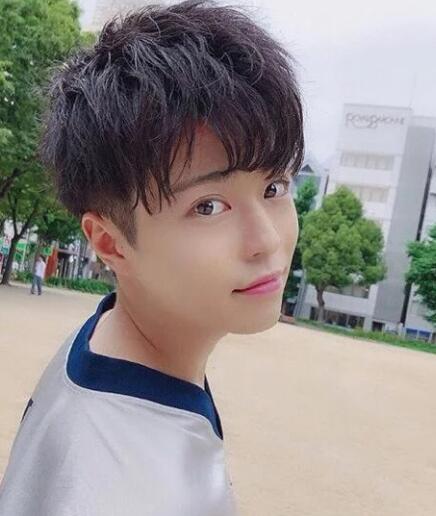 推荐男生烫头蓬松,霸气侧漏的男生烫发发型