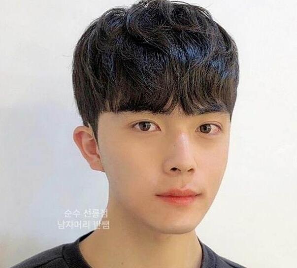 2022男士最帅短发,十分时髦阳光的短发发型