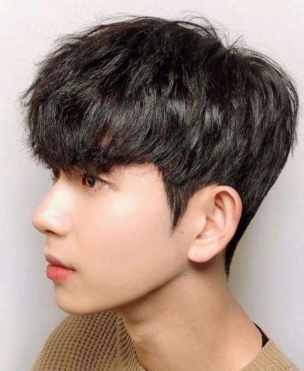 男生好看的蓬松烫发2021,清爽干练的短发烫发