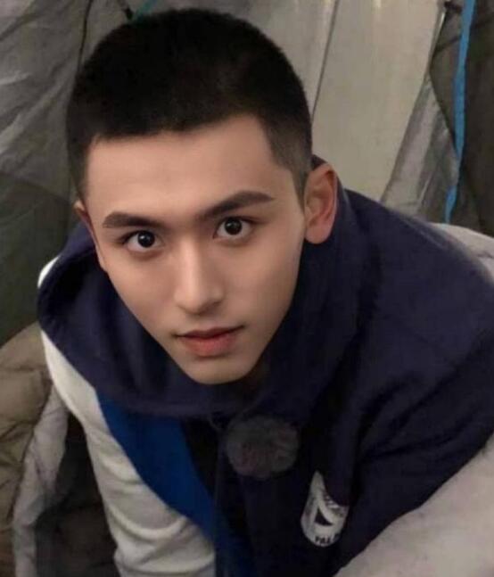 最新男士短发寸头,阳光气质满满的寸头发型