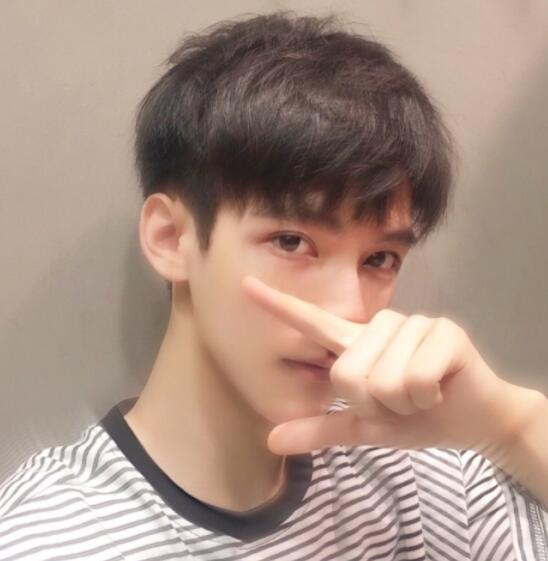 男生好看的蓬松烫发2021,清爽干练的短发烫发