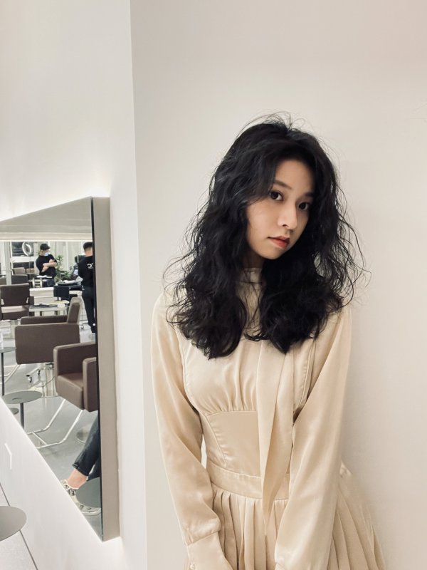 懒人必备的女生长发港风慵懒卷发太洋气啦
