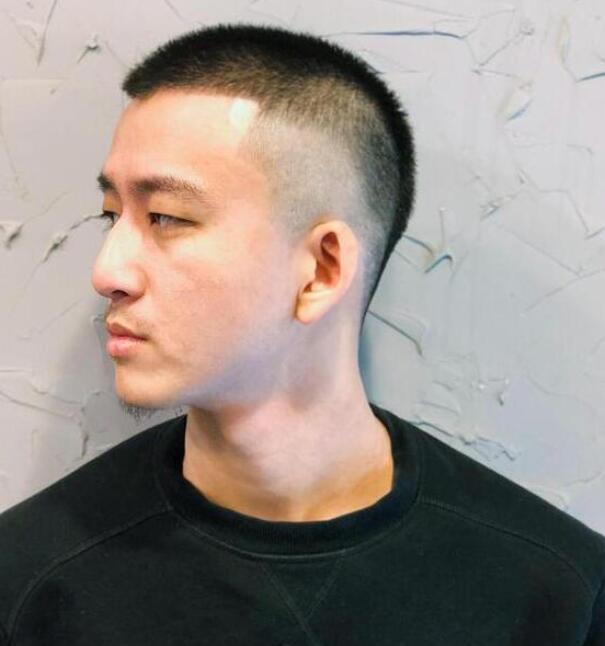男生清新短发发型,越短越帅的寸头发型