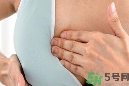 乳房上有硬块怎么办？乳房有硬块的病因是什么？