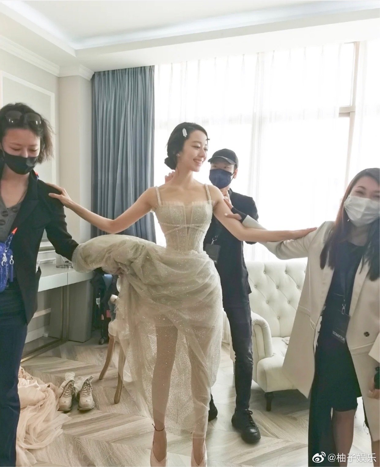 吉娜的胸是不是假的,一般来说太瘦很难有大胸 吉娜的胸是不是假的,一般来说太瘦很难有大胸