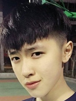 单眼皮男生适合什么发型  平刘海减龄必选发型