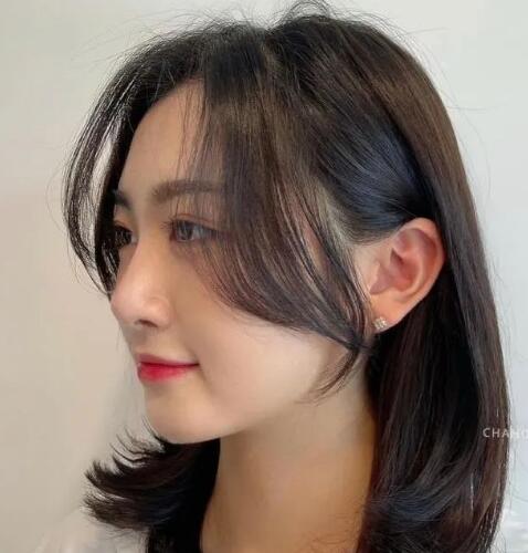 2022年发型女新款,百看不厌的直发发型
