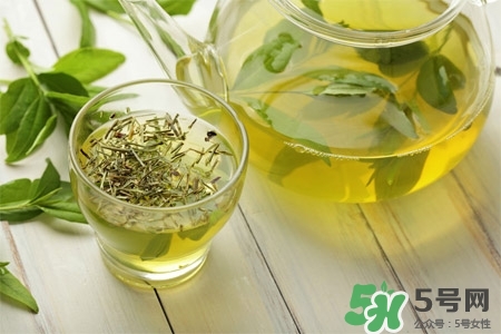口含茶叶能治口臭吗？口含茶叶有什么作用？