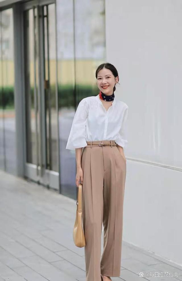 优雅到骨子里的女人，都在穿这“3外套3裤1靴”，高级有气质不说，还倍显年轻，难怪优雅女人都爱穿。