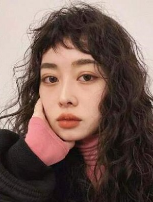 复古羊毛卷发型  发量少的女生很适合