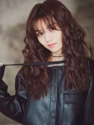 2022羊毛卷发型图片女  适合发量少的女生
