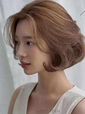 2022发型流行趋势女 短发、中长发、长发显小脸的烫发推荐