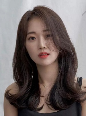 2022发型流行趋势女 短发、中长发、长发显小脸的烫发推荐