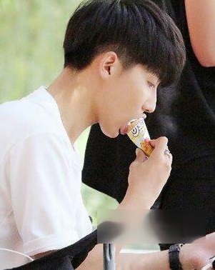 清爽利落的男生发型  阳光帅气男生短发发型