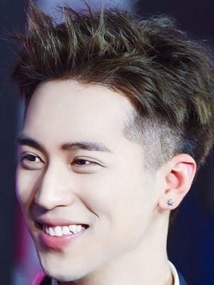 男生露额头好看还是不露好看 男生露额头的发型有哪些