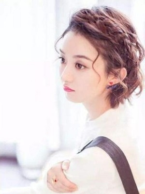 2022秋冬流行羊毛卷发型  秋冬换上就足够美