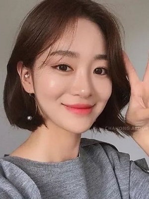 中短发发型女图片2022韩版  冬季百搭发型之一