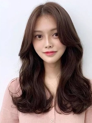 2022发型流行趋势女 短发、中长发、长发显小脸的烫发推荐
