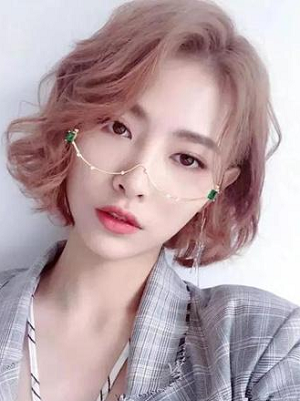 2022秋季流行短发女生发型  甜美可爱显嫩