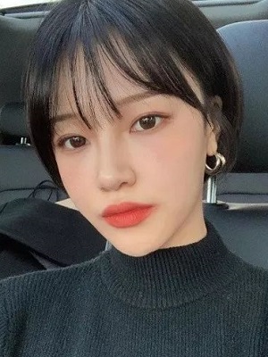 中短发发型女图片2022韩版  冬季百搭发型之一