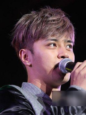 清爽利落的男生发型  阳光帅气男生短发发型