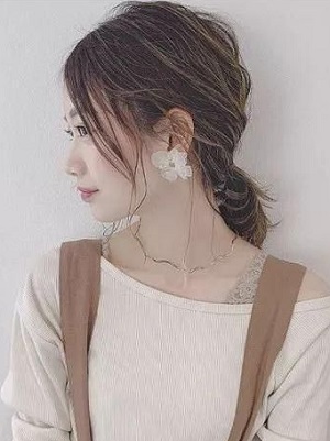 超简单的日韩公主头编发  韩式气质盘发发型图片