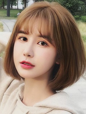 女生方脸头发少适合什么发型  刘海波波头是首选