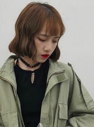 2023最美减龄发型短发线条烫  瘦脸减龄更有女人味