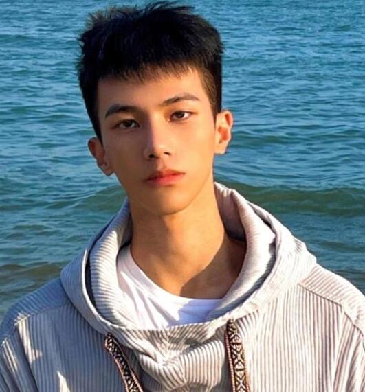 男士短发造型2022,剪完很潮流帅气