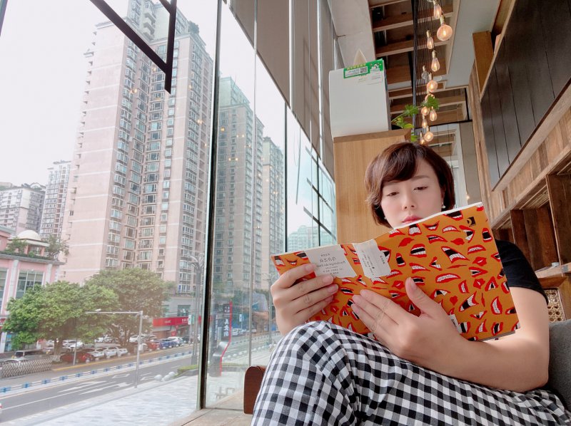 女人就应该长发飘飘，留着短头发的女人，叫女