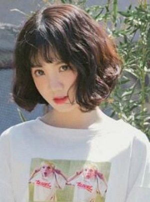 2023最美减龄发型短发线条烫  瘦脸减龄更有女人味