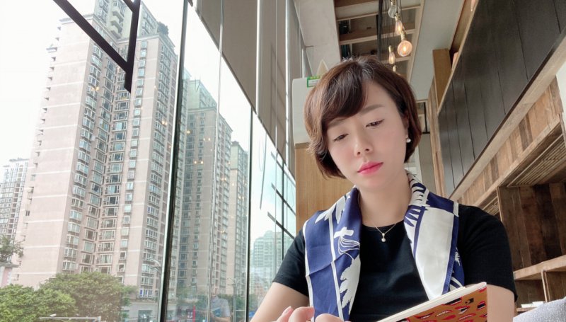 女人就应该长发飘飘，留着短头发的女人，叫女