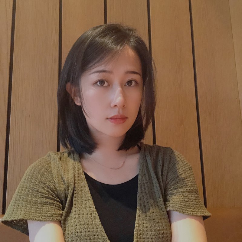 短发好像更适合拍照不爱笑的女孩