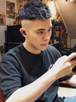 男生什么发型比较清爽  偏分+铲短帅气好看