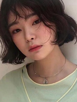 超显气质、又好看的短发  短发这样打理减龄还很瘦脸